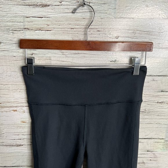 Gap high rise black leggings size small crop - Picture 3 of 10